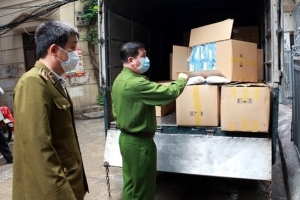 Lực lượng QLTT: Kiểm tra, giám sát 32 cơ sở kinh doanh trong ngày 23/4