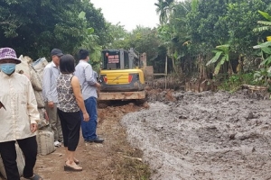 Hải Dương: Người dân không đồng thuận xây dựng cột điện 35KV dưới mương tưới tiêu