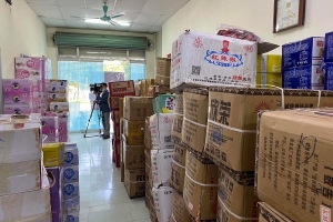 Hà Nội: Thu giữ lô hàng thực phẩm không rõ nguồn gốc xuất xứ
