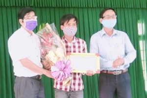 Quảng Ngãi: Một nghĩa cử đầy tính nhân văn người mua ve chai trả lại 180 triệu đồng và 1,3 lượng vàng