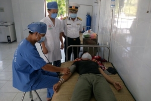 Đảo Song Tử Tây cấp cứu ngư dân bị giảm áp do lặn biển