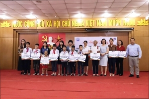 Tập đoàn CEO “Lan tỏa yêu thương” tới các em học sinh kém may mắn của huyện Vân Đồn