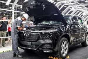 Được giảm phí trước bạ, giá xe vẫn khó giảm