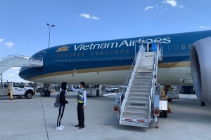 Chưa xem xét tăng trần giá vé máy bay
