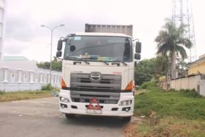 Quảng Nam: Phát hiện xe container chở nhiều hàng hóa không rõ nguồn gốc