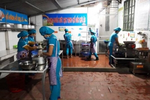 Trường mầm non Tân Phong đảm bảo chất lượng bữa ăn bán trú cho trẻ