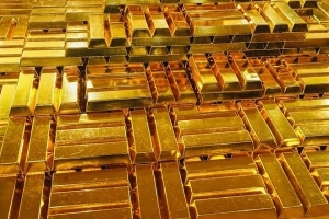 Giá vàng ngày 2/7: Hạ nhiệt đôi chút nhưng vẫn duy trì trên đỉnh 8 năm