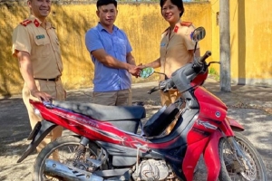 Phòng CSGT Đường bộ - Đường sắt Hải Phòng vừa làm thủ tục trao trả lại phương tiện cho chủ sở hữu sau gần 05 năm bị mất trộm