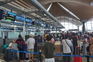 Hơn 300 công dân Việt Nam từ Malaysia về nước an toàn