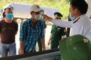 Hà Tĩnh: 3 công dân chui hầm xe khách để trốn cách ly y tế