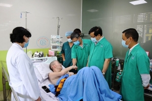 Phi công người Anh chính thức được công bố khỏi bệnh COVID-19