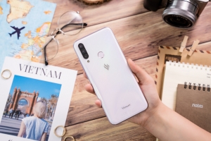Cộng đồng Quốc tế hào hứng với điện thoại Vsmart Aris 5G "Make in Vietnam"