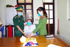 Bắt một phụ nữ vận chuyển 12.000 viên ma túy tổng hợp tại Hà Tĩnh