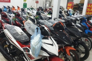 Xe máy giảm giá “kịch sàn”, nhưng sức tiêu thụ vẫn chậm