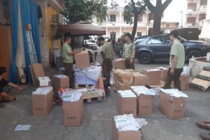 Tạm giữ hơn 2 tấn bìa và ruột sách bán thành phẩm có dấu hiệu in lậu