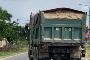 Hải Dương: Thanh tra giao thông bị hành hung khi kiểm tra xe quá tải