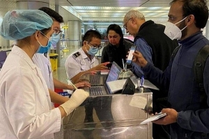 Chuyên gia nước ngoài phải xét nghiệm Covid-19 trước khi nhập cảnh vào Việt Nam