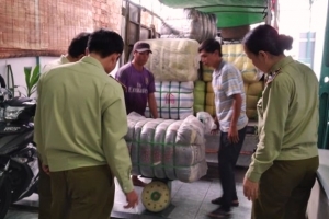 Kon Tum: Phát hiện gần 1 tấn quần áo nhập lậu