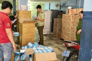 An Giang: Tạm giữ hàng điện tử do nước ngoài sản xuất và 25.000 chiếc khẩu trang