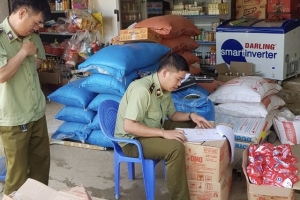 Hà Giang: Phát hiện và tạm giữ trên 200 gói bột giặt có dấu hiệu giả mạo nhãn hiệu OMO