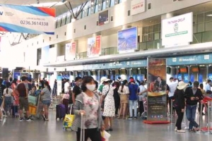 Thuê 2 chuyến bay đưa hơn 400 du khách rời Đà Nẵng
