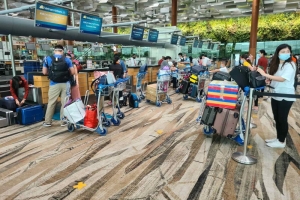 Đưa hơn 300 công dân Việt Nam từ Singapore về nước an toàn