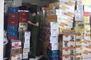 Hà Nội: Thu giữ 8.000 sản phẩm bánh kẹo nghi nhập lậu