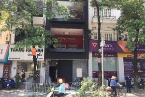 Nổ bình ga, cửa kính một nhà hàng bị thổi bay khiến 3 người bị thương