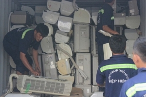 TP. Hồ Chí Minh: Tìm chủ sở hữu 35 container hàng điện tử, xe máy nhập khẩu tại cảng
