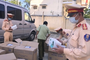 Quảng Ngãi: Phát hiện ô tô chở 22.500 khẩu trang không chứng từ