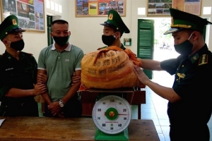 Hà Tĩnh: Bắt giữ đối tượng vẫn chuyển trái phép 25 kg pháo nổ