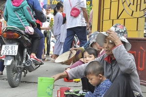 Xử lý nghiêm các vụ ép người cao tuổi, trẻ em khuyết tật đi ăn xin