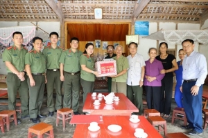 Công an tỉnh Yên Bái thăm hỏi gia đình Anh hùng liệt sỹ Công an nhân dân