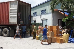 TP. HCM: Kiểm tra kho hàng, phát hiện 80.000 khẩu trang nhập lậu