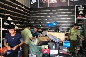 Bình Dương: Phát hiện 480 đôi giày có dấu hiệu giả mạo nhãn hiệu Adidas, Nike