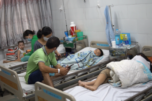 TP. HCM: 29 học sinh nhập viện nghi do ngộ độc thực phẩm