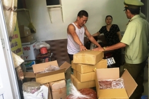 Quản lý thị trường Quảng Bình: Tăng cường kiểm tra lĩnh vực an toàn vệ sinh thực phẩm