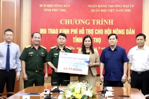 Phú Thọ: Trao 4,5 tỷ đồng cho Quỹ hỗ trợ nông dân nghèo