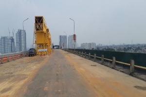 Cầu Thăng Long bắt đầu thử thảm bê tông siêu tính năng