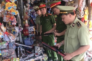 Nghệ An: Thu giữ gần 100 mặt hàng đồ chơi trẻ em nguy hiểm