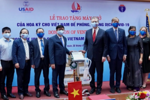 Mỹ trao tặng 100 máy thở hỗ trợ Việt Nam trong công tác điều trị Covid-19