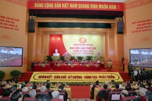 Đại biểu dự Đại hội Đảng bộ Hà Tĩnh ủng hộ bà con miền Trung bị ảnh hưởng từ mưa lũ
