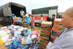 Nhiều hàng hóa cứu trợ đến với người dân Thừa Thiên Huế