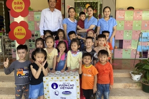 Quỹ sữa "Vươn cao Việt Nam" và Vinamilk đến với trẻ em khó khăn vùng cao Yên Bái