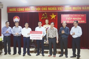 Agribank tham gia Đoàn công tác Đảng ủy Khối Doanh nghiệp Trung ương chia sẻ khó khăn cùng miền Trung
