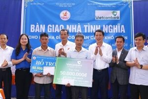 Phú Thọ: Bàn giao nhà tình nghĩa cho các gia đình có hoàn cảnh khó khăn