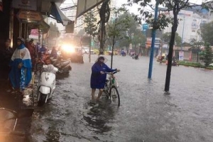Trận mưa đêm 05/11 và sáng ngày 06/11/2020 biến các con đường thành phố Vũng Tàu thành sông
