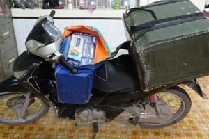 Long An: Bắt giữ xe mô tô vận chuyển 1.000 bao thuốc lá điếu nhập lậu