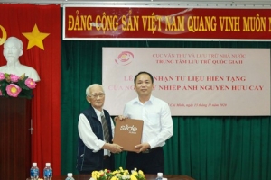 Trung tâm Lưu trữ Quốc gia II đón nhận tài liệu quý về lịch sử dân tộc từ Nghệ sĩ nhiếp ảnh Nguyễn Hữu Cấy