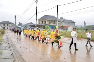 Thái Nguyên: Đưa tráp ở đám hỏi bằng dàn xe… rùa!